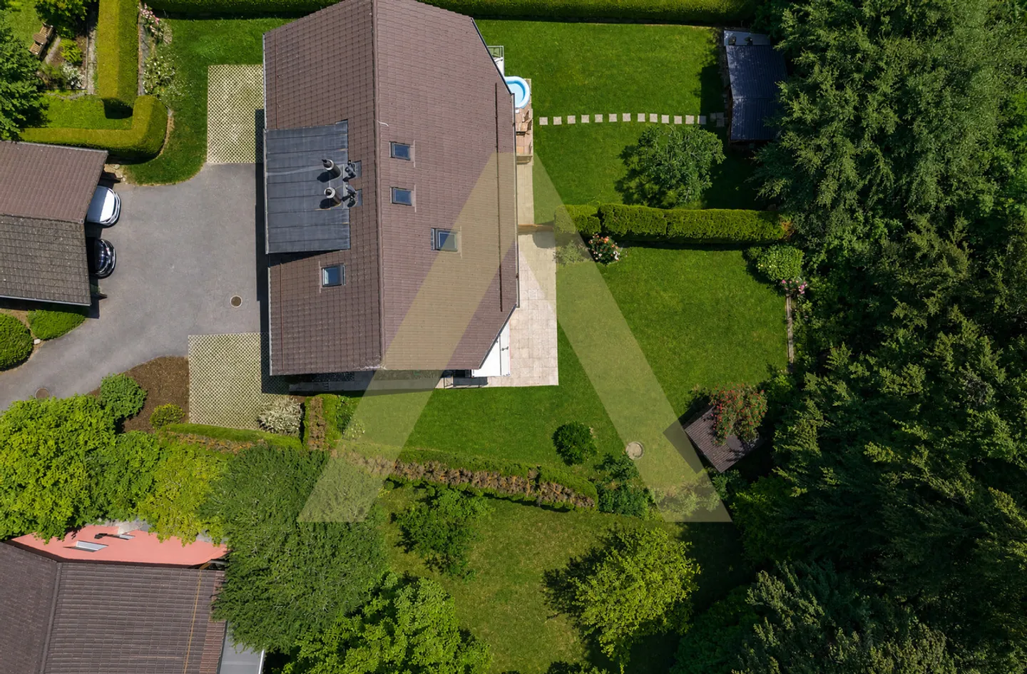 EPALINGES - A FAMILY HOME IN THE HEART OF NATURE - Photo 2 of 13