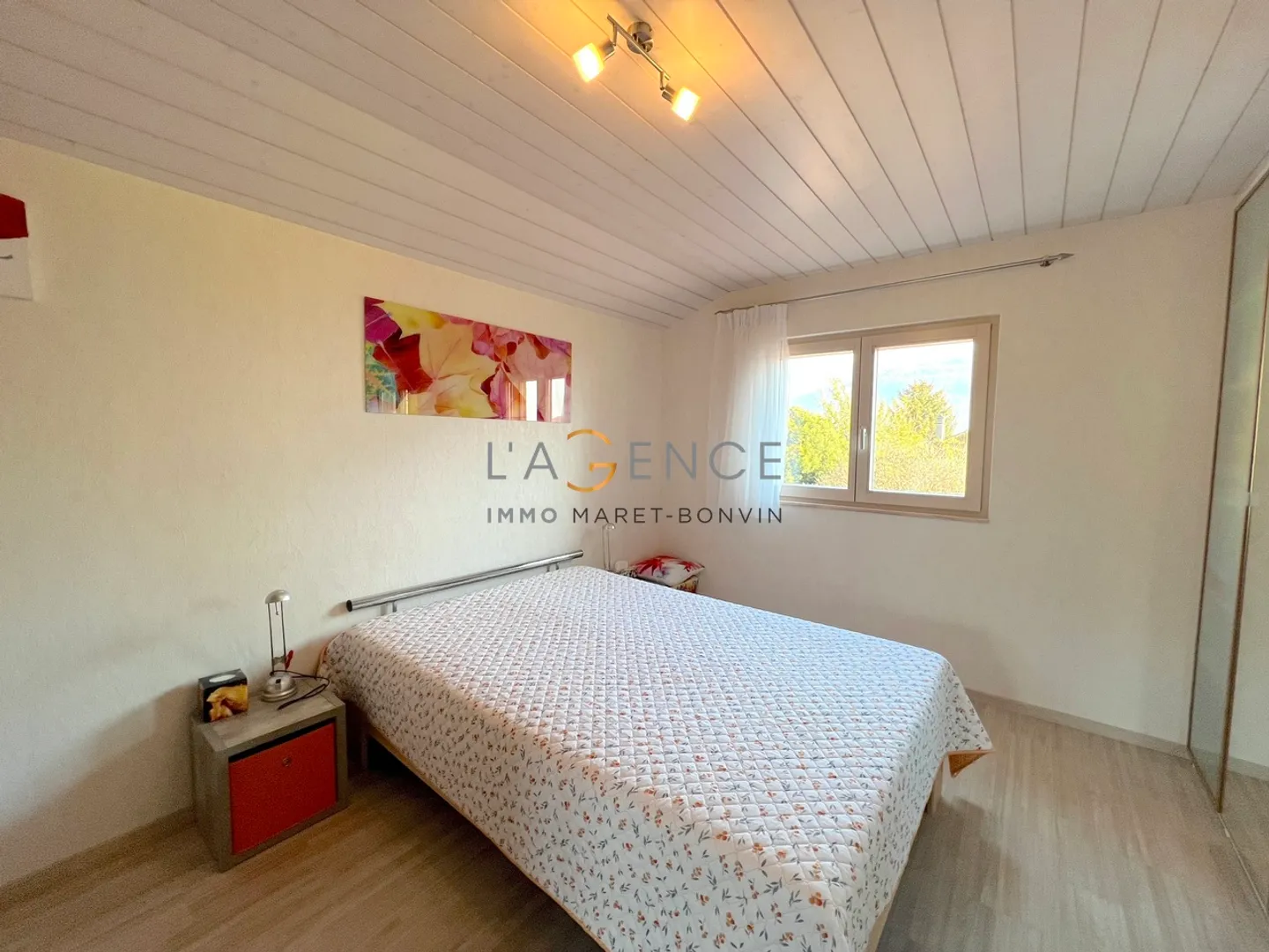 SPACIOUS AND BRIGHT VILLA OF 6.5 ROOMS WITH 1013 M2 OF LAND - Photo 4 of 9