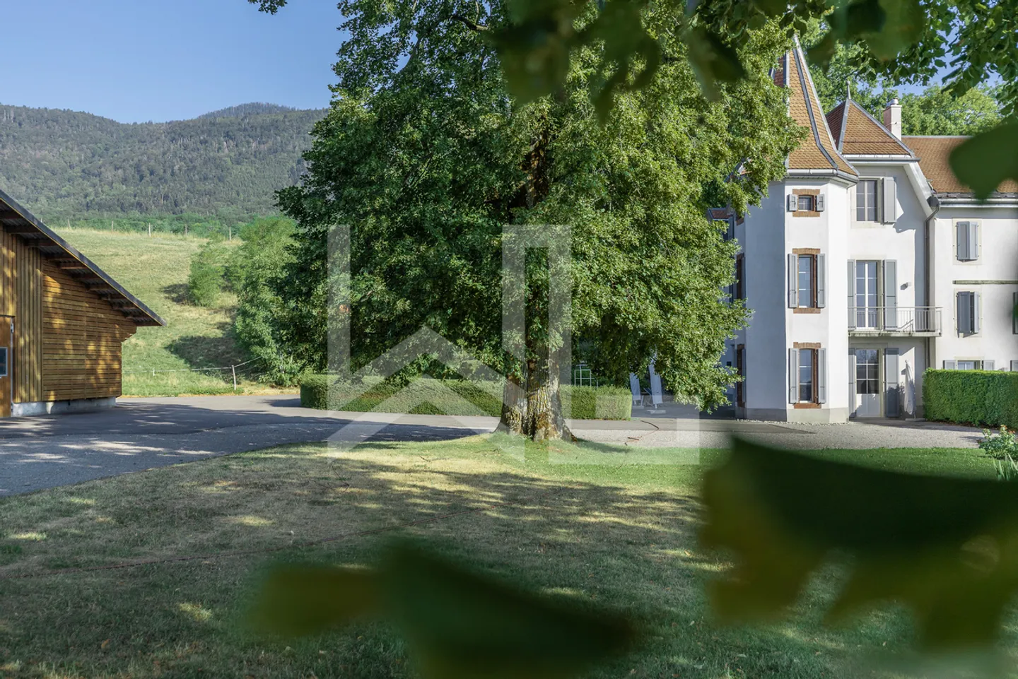 Charming and Characterful House with Panoramic View - Photo 4 of 13