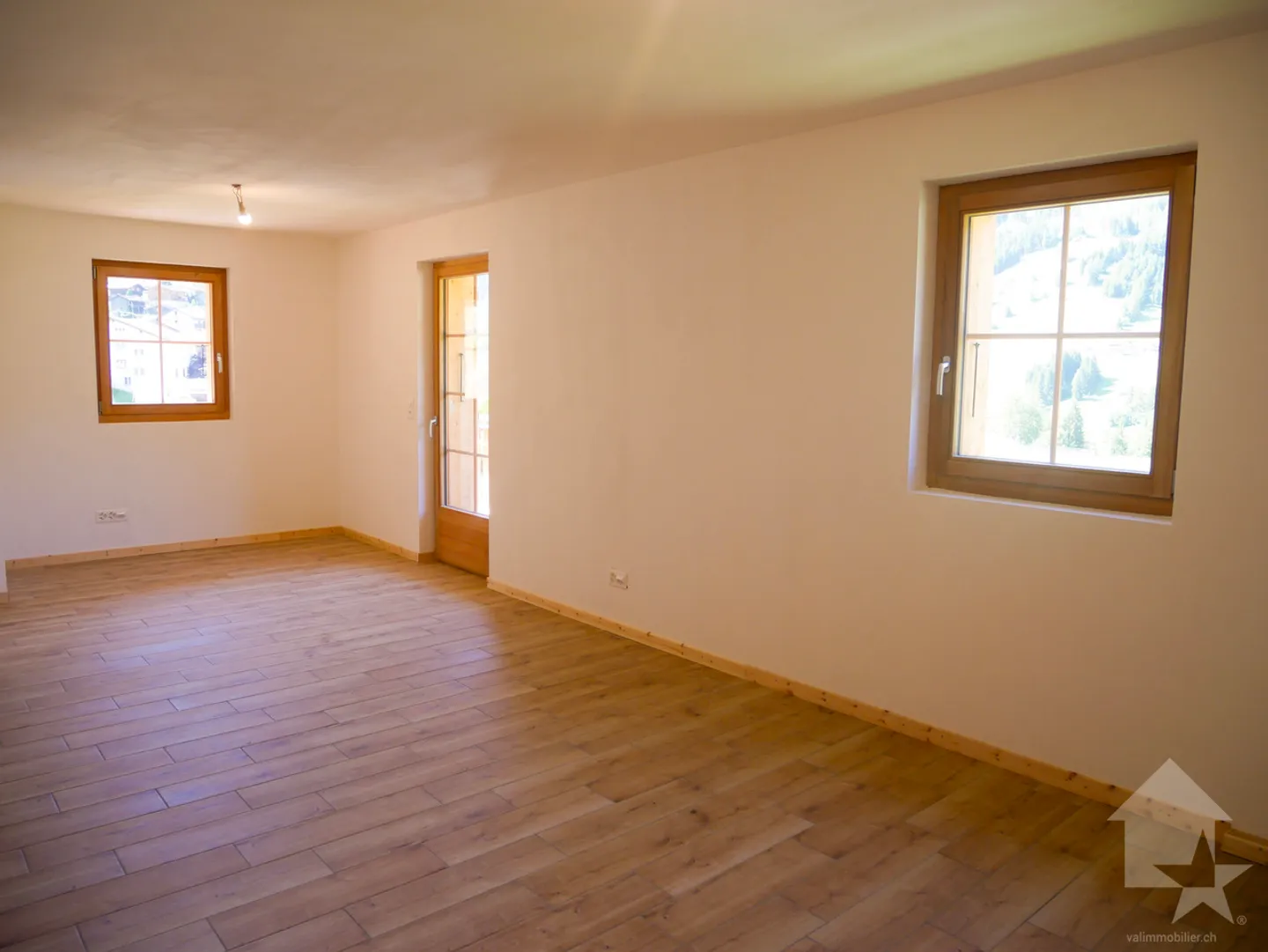 Superb new chalet in Liddes! Great sunshine and beautiful view! - Photo 12 of 13