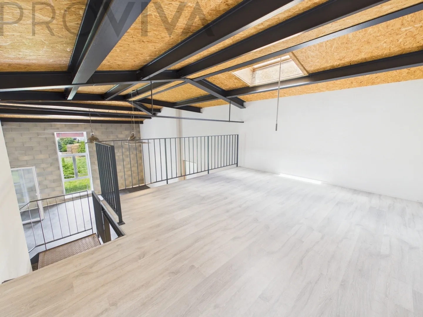 Appartamento Loft Moderno con Galleria a Gampelen - Foto 6 di 8