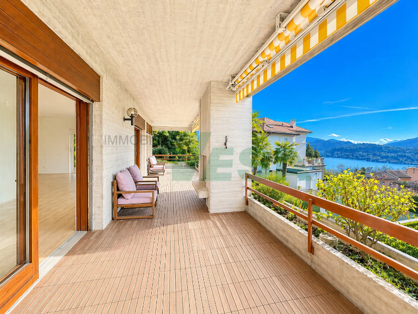 Elegant 5.5-room apartment with beautiful view and private garden - Photo 2 of 13