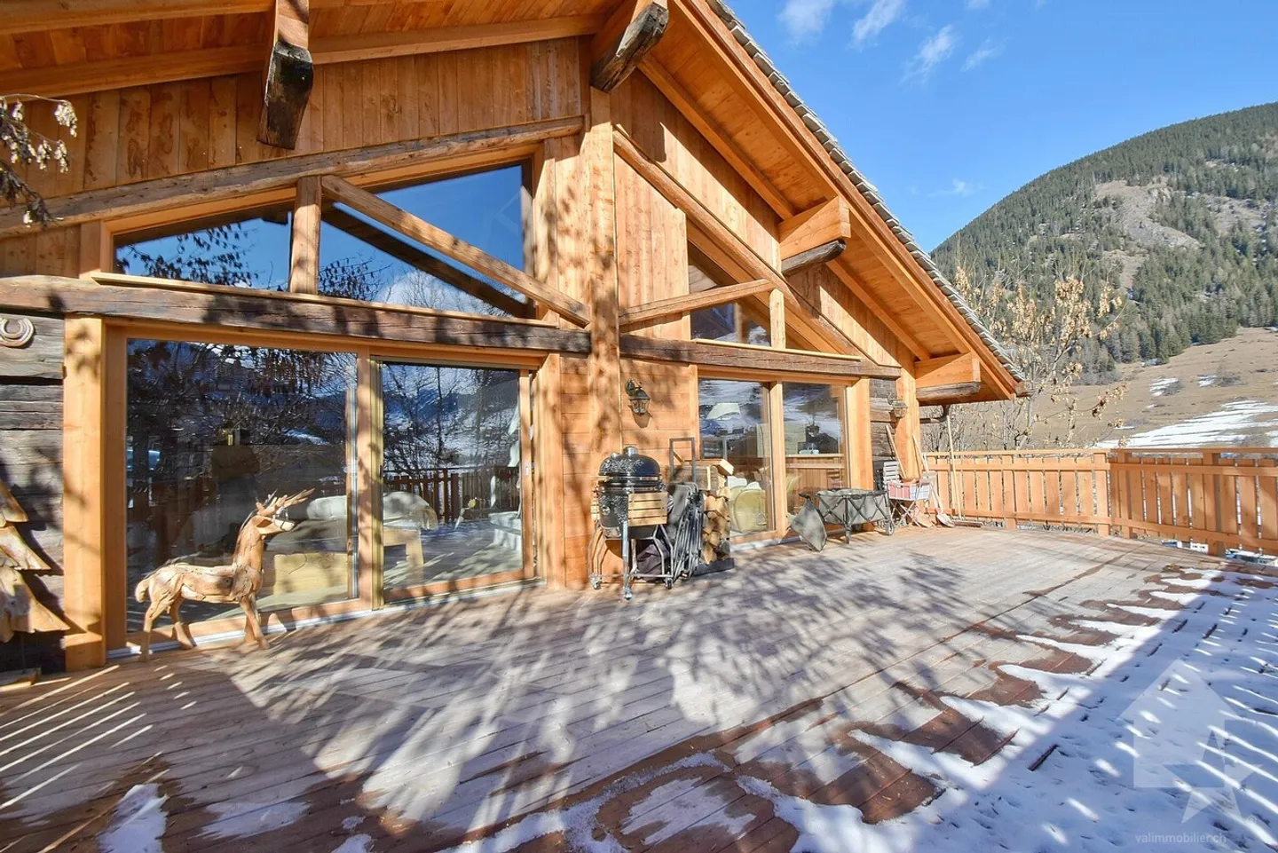 Magnificent chalet, spacious, renovated with a garage + terrace - Photo 2 of 13