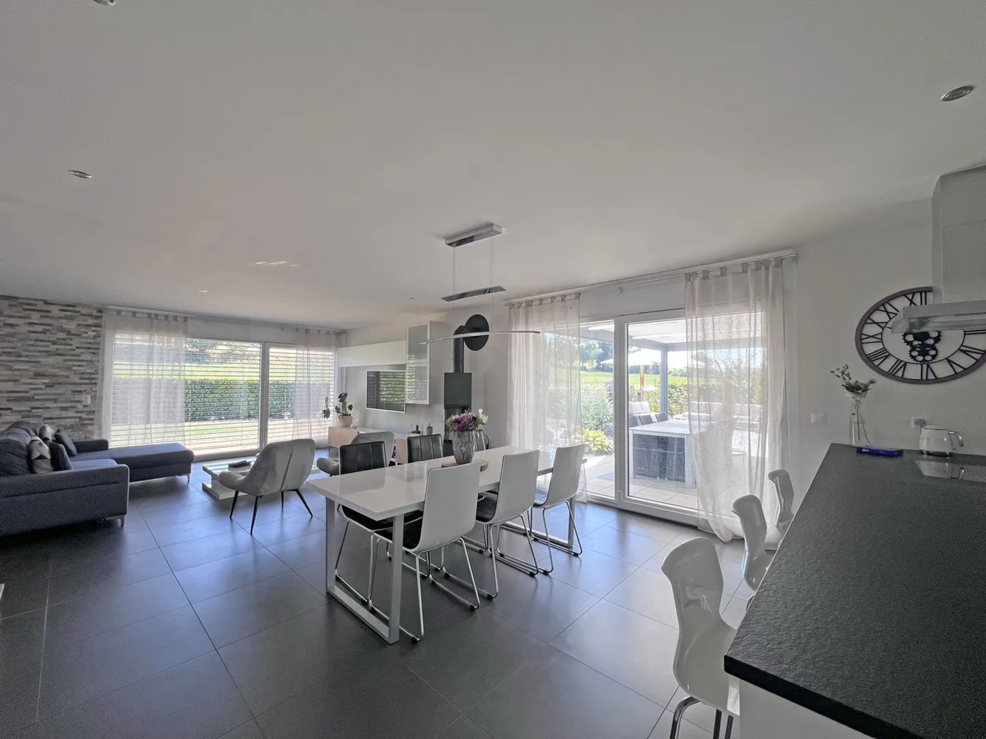 Villa individuelle et contemporaine de 5.5 pièces sans vis-à-vis - Photo 3 sur 10