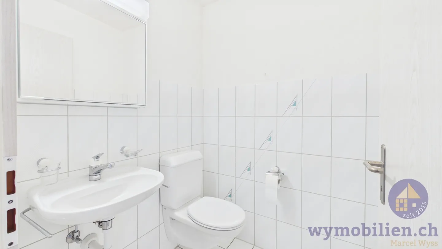 3.5-Zimmer-Wohnung mit viel Platz, Lift und Balkon in Koppigen - Photo 8 of 12