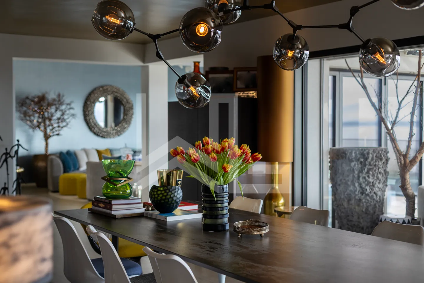 Exceptional contemporary property - Panoramic lake view - Photo 2 of 6