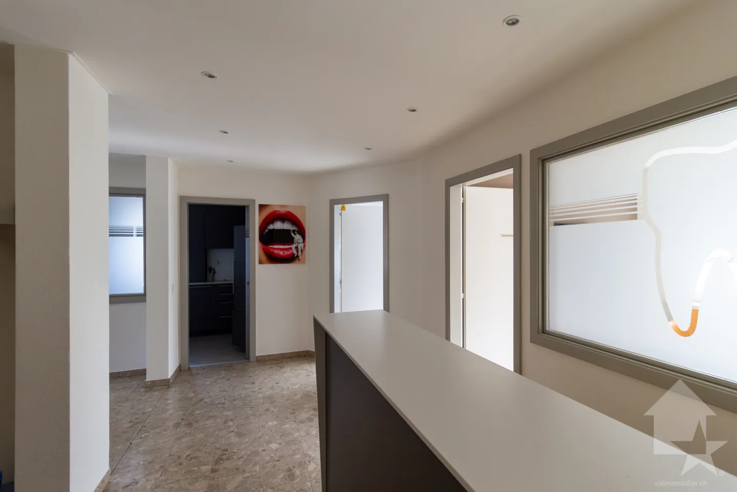 Bright 4.5 room office of 115 m2 - Photo 1 of 13