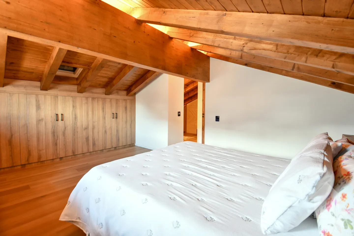 Magnifique chalet de caractère entièrement rénové - Photo 10 of 13