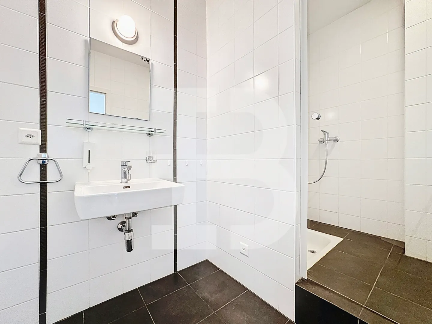 Bel appartamento di 4.5 stanze in una zona tranquilla e vicino ai servizi - Foto 7 di 8