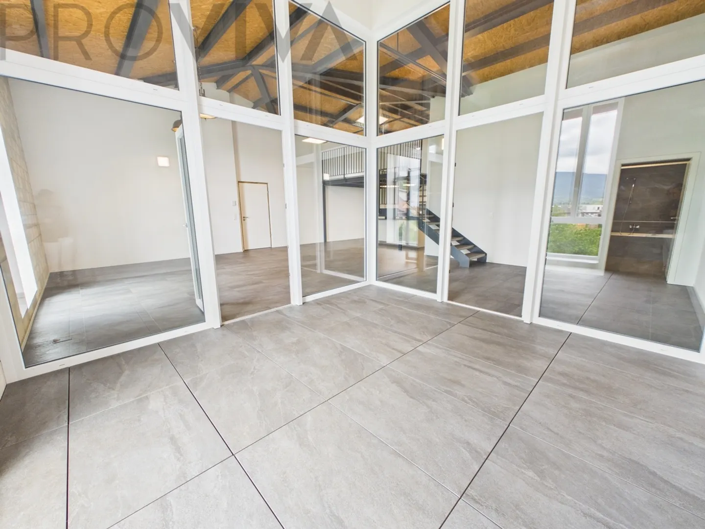 Appartamento Loft Moderno con Galleria a Gampelen - Foto 5 di 8