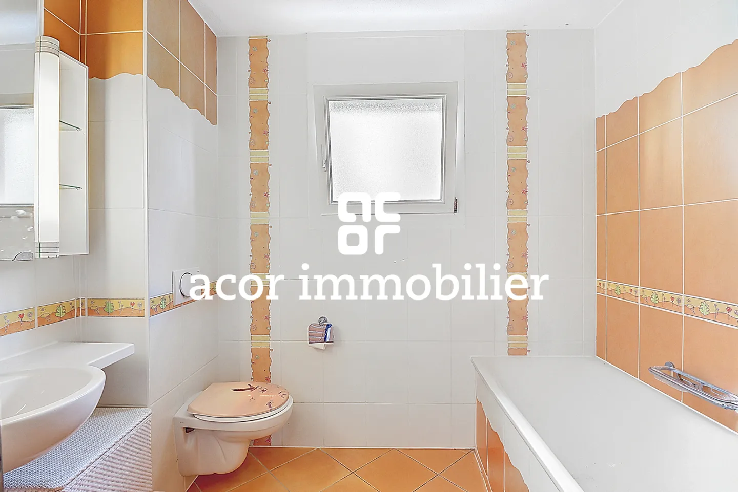 Hypercenter! Bright with a lakeside horizon close to transport - Photo 4 of 4