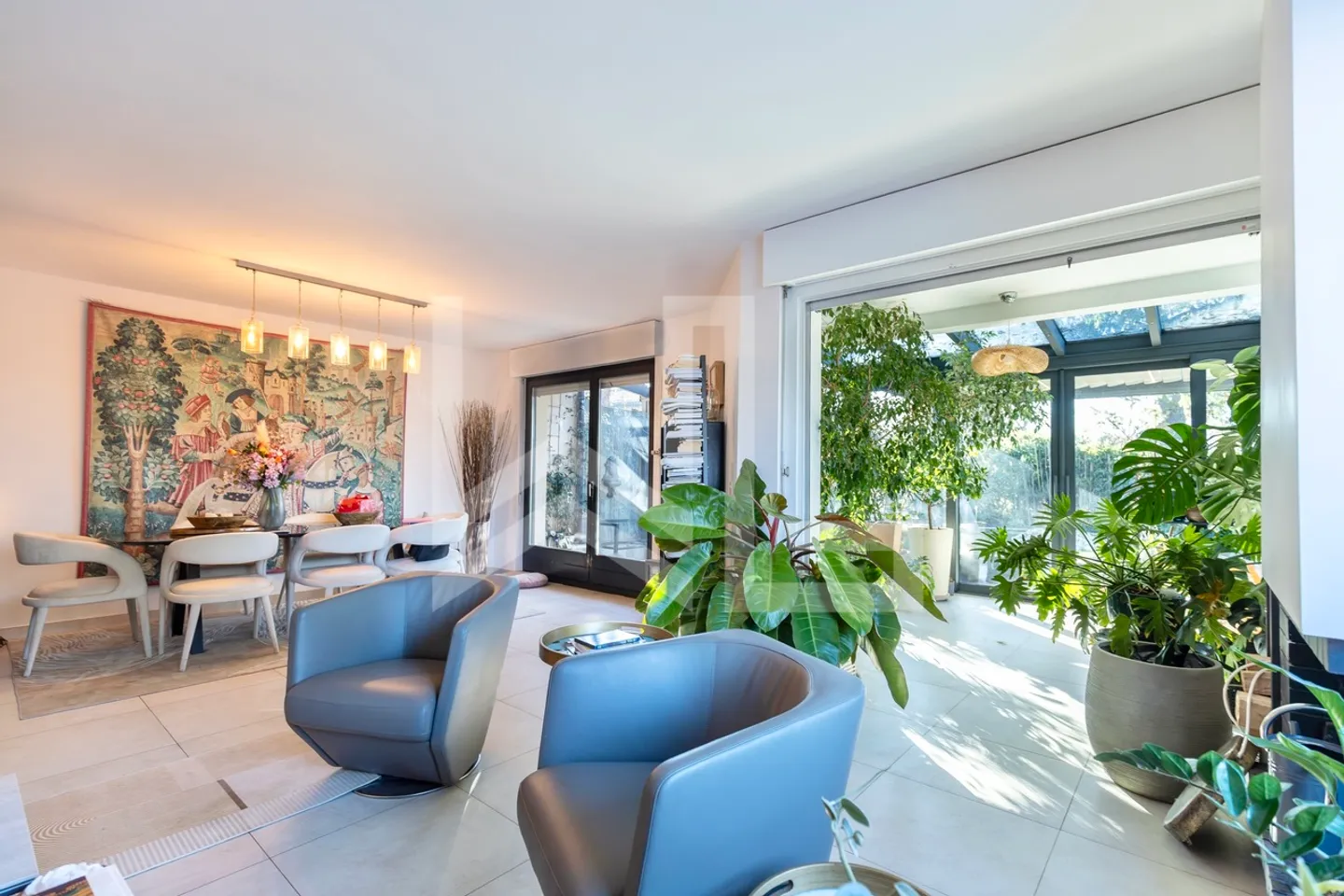 Family Villa in Corsier: Brightness, Space, and Well-being - Photo 3 of 13