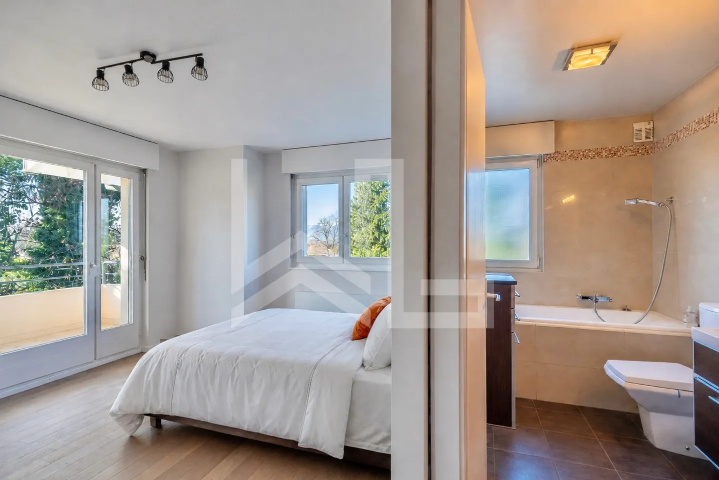 Villa familiale à Corsier : luminosité, espace et bien-être - Foto 5 von 9