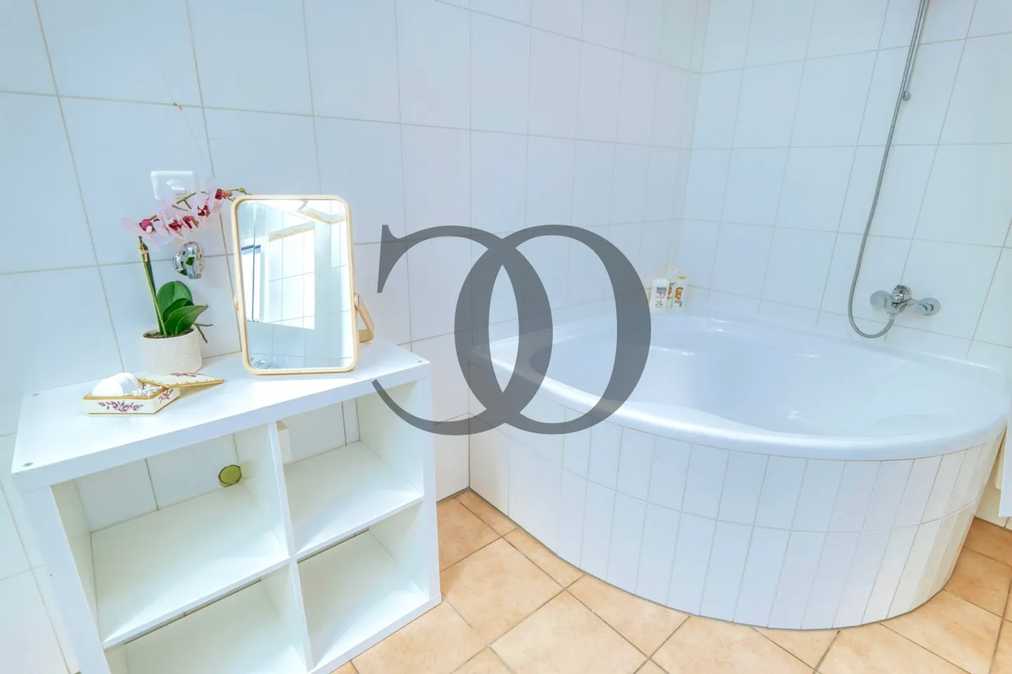 6,5-Zimmer-Wohnung mit Pool und 200 m2 Terrasse - Foto 10 von 13