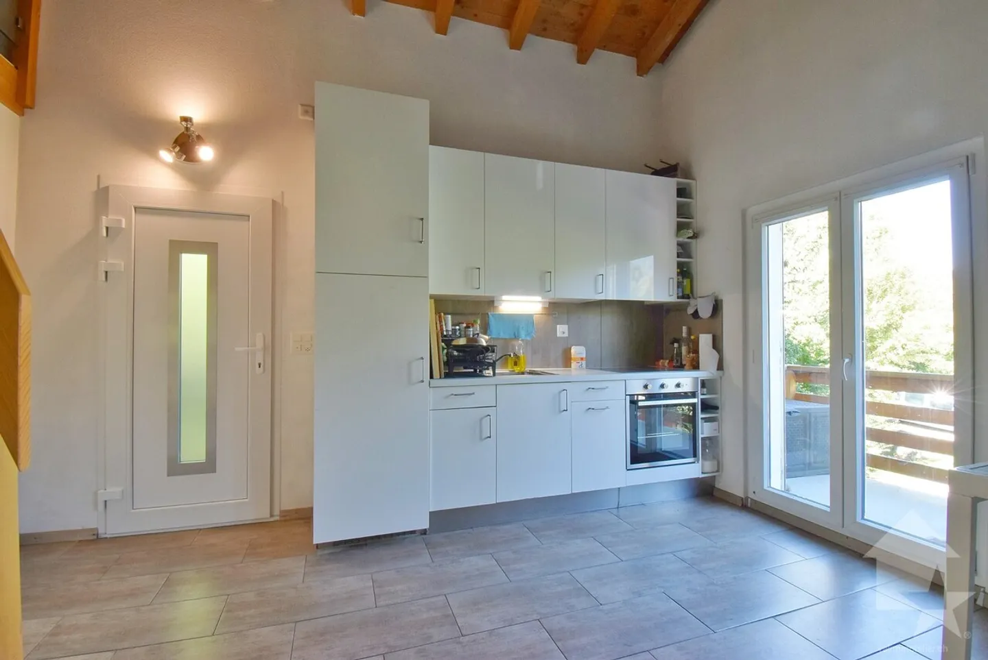 Beautiful small renovated house in a quiet area on a lovely plot - Photo 11 of 13