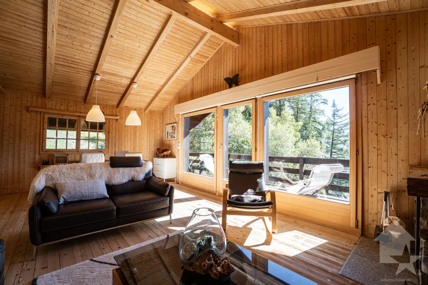 Charming chalet surrounded by nature with stunning views - Photo 2 of 13