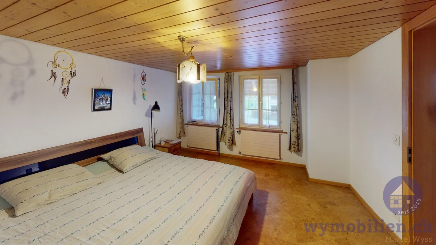 Farmhouse with 3 apartments + development potential! - Photo 12 of 13