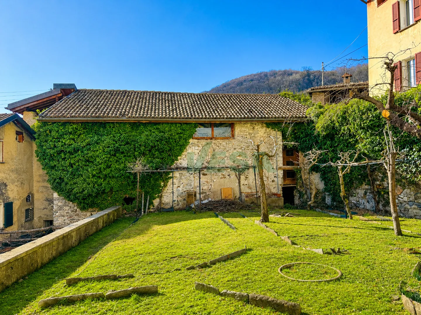 Splendid property with ancient palace, rustic house and beautiful garden - Photo 8 of 13