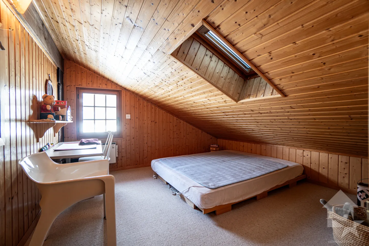 Chalet comprising two independent duplex apartments with convertible barn - Photo 10 of 13