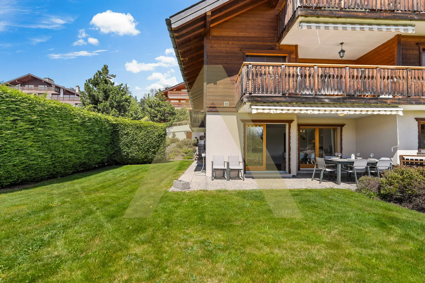 Alpine elegance a stone's throw from the Ballesteros Golf Course - Photo 2 of 13