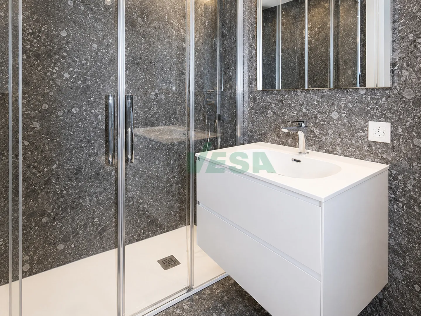 Bel appartement moderne 2,5 pièces meublé et central - Photo 6 sur 9