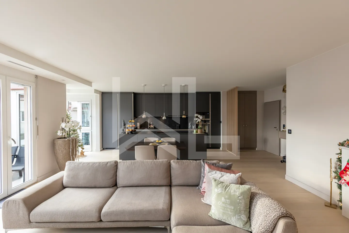 Fully renovated modern apartment - Photo 1 of 13