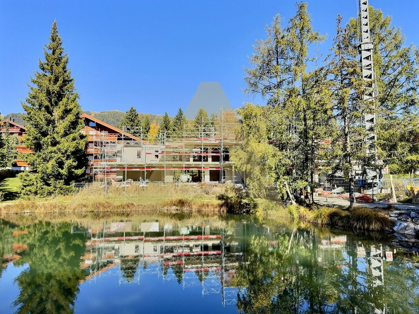 Luxuriöse neue Wohnung in der Nähe des Zentrums von Crans-Montana - Foto 2 von 9