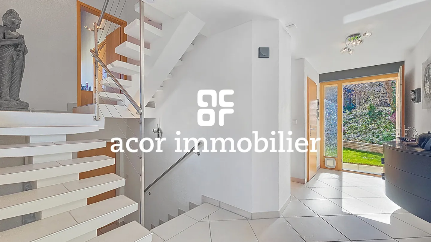 Villa con volumi spettacolari di fronte alle Alpi - Foto 12 di 12