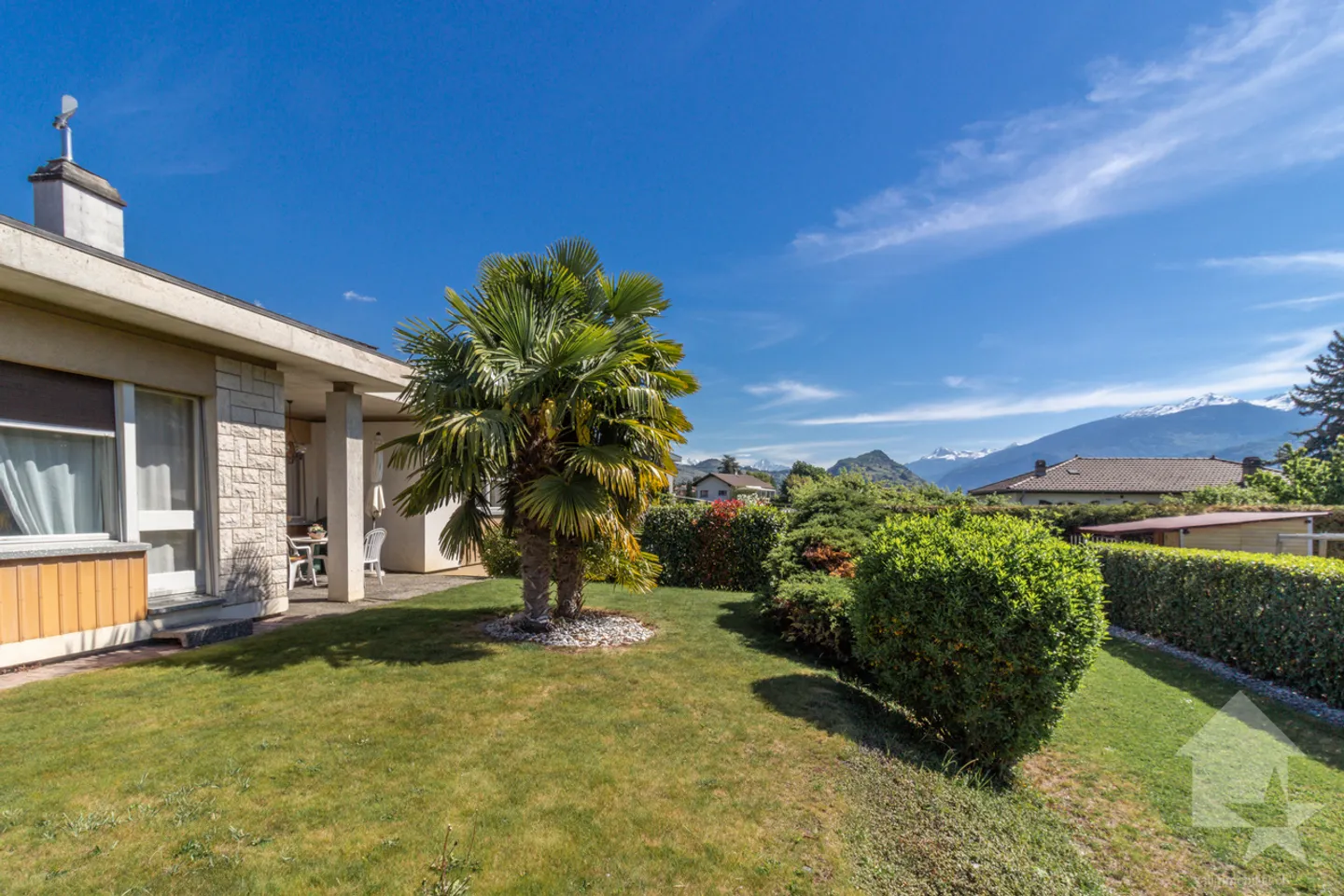 Charming 6.5 room villa with magnificent garden, ideal and quiet location - Photo 7 of 13