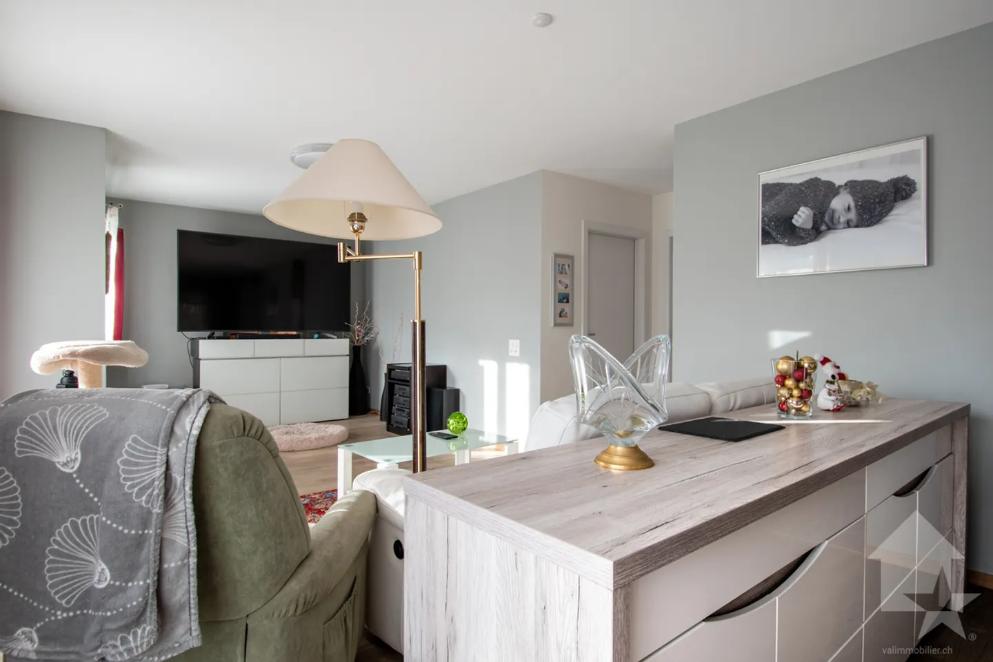 Spacious chalet in the heights of Ollon - Photo 3 of 13