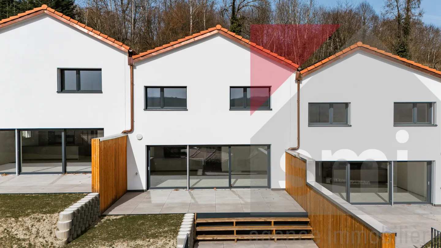 Spacious 5-room villa with harmonious finishes - Photo 1 of 13