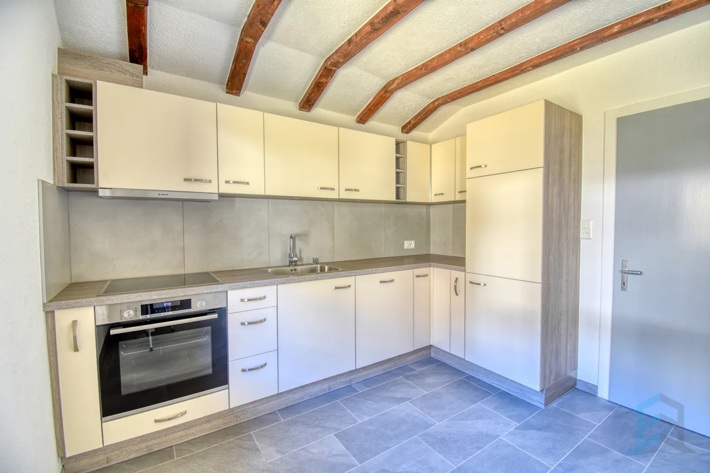In affitto Bellissimo appartamento ristrutturato di 3½ locali all'ultimo piano - Foto 4 di 13
