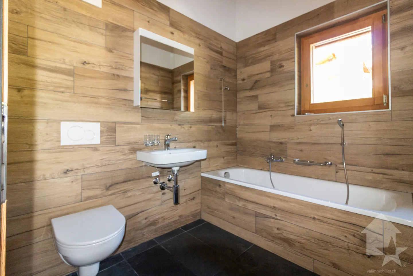 Magnificent new 3.5-room apartment next to a forest - Photo 10 of 13