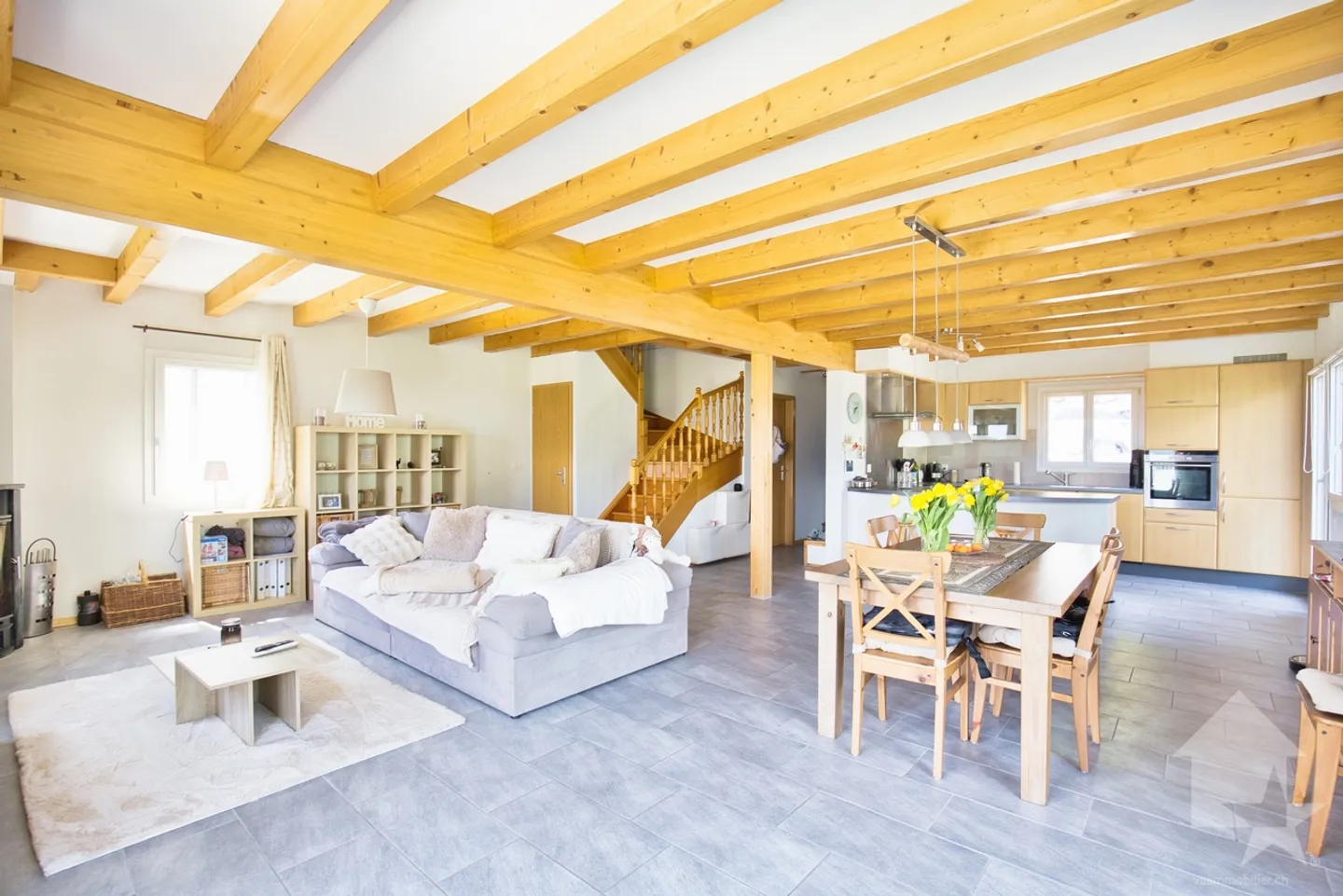 Stunning semi-detached house by the garage - Photo 10 of 13