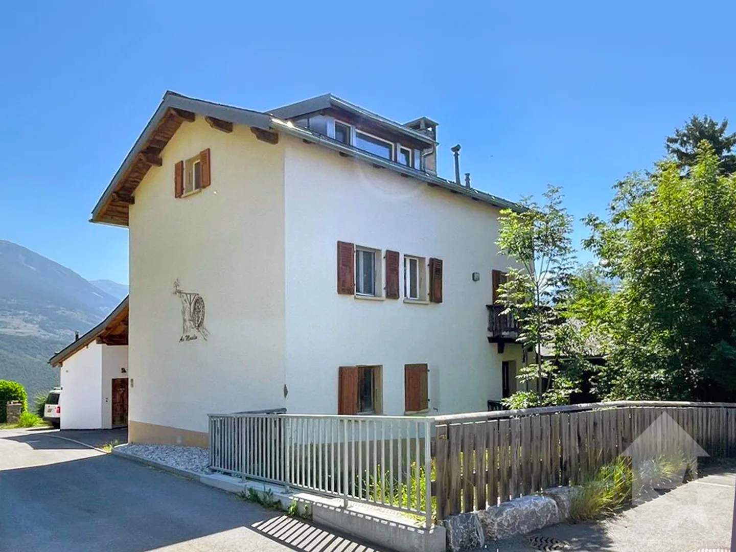 Old house partially transformed: 1 duplex and 1 level to be developed - Photo 1 of 13