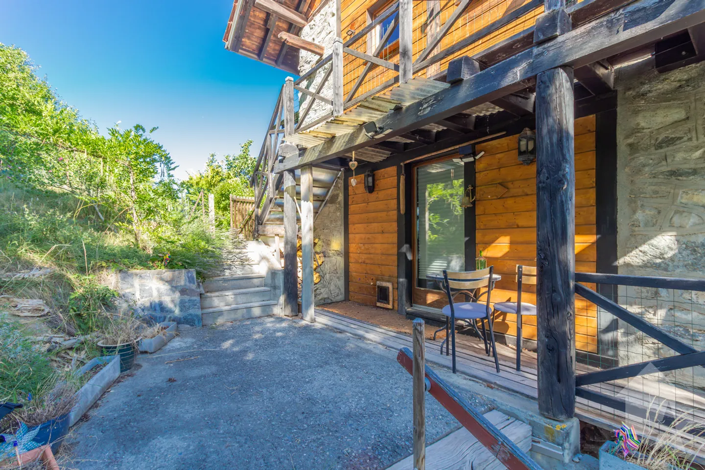 Charaktervolles Chalet mit zwei Wohnungen, idealer Lage und Aussicht - Foto 6 von 13