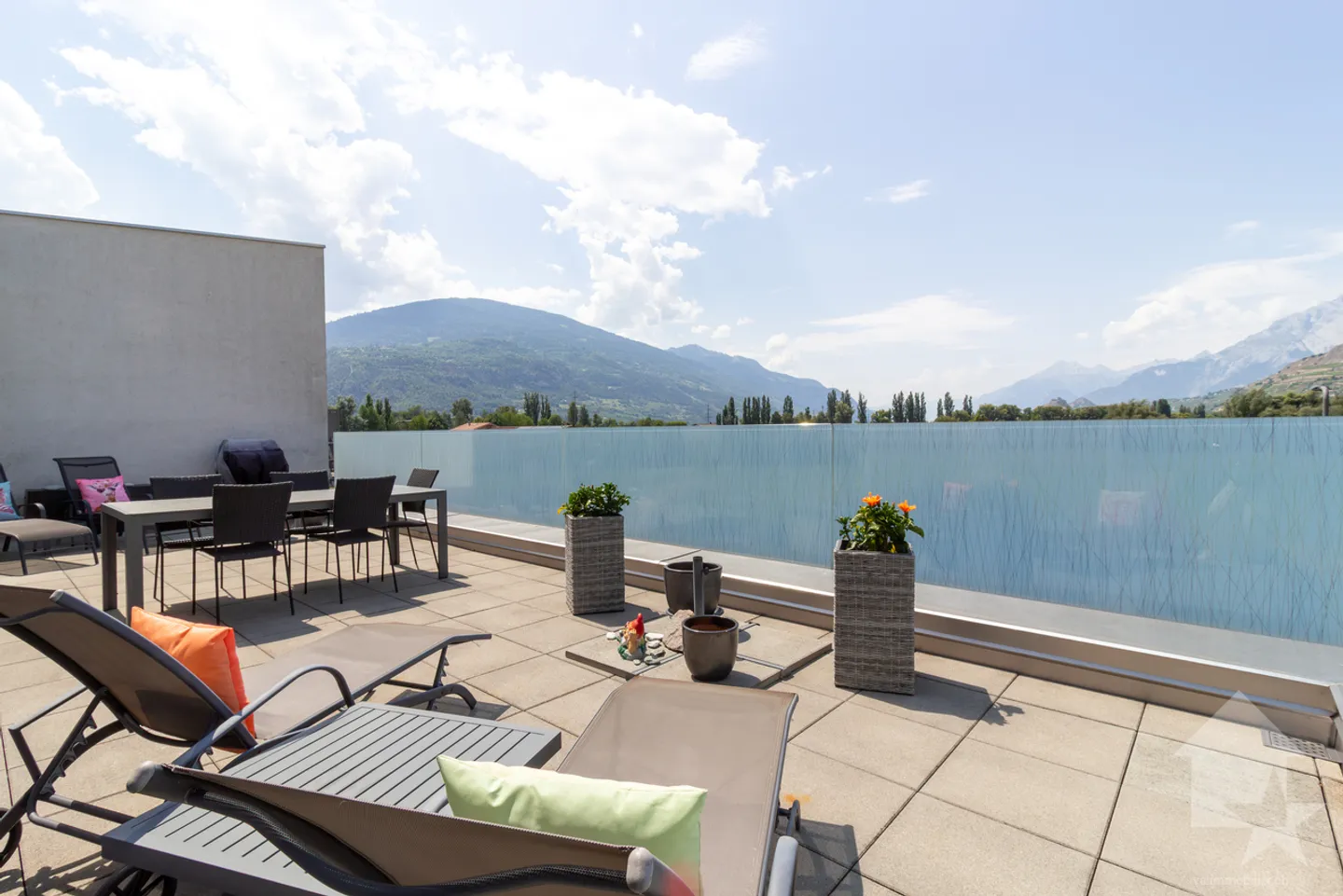 Charmantes 5,5-Zimmer-Penthouse mit Terrasse - Foto 1 von 13