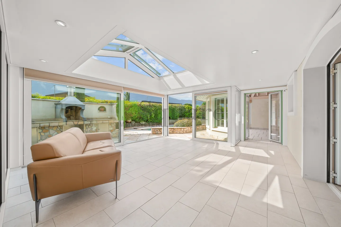 Außergewöhnliche provenzalische Villa mit Pool in Fully - Foto 2 von 13