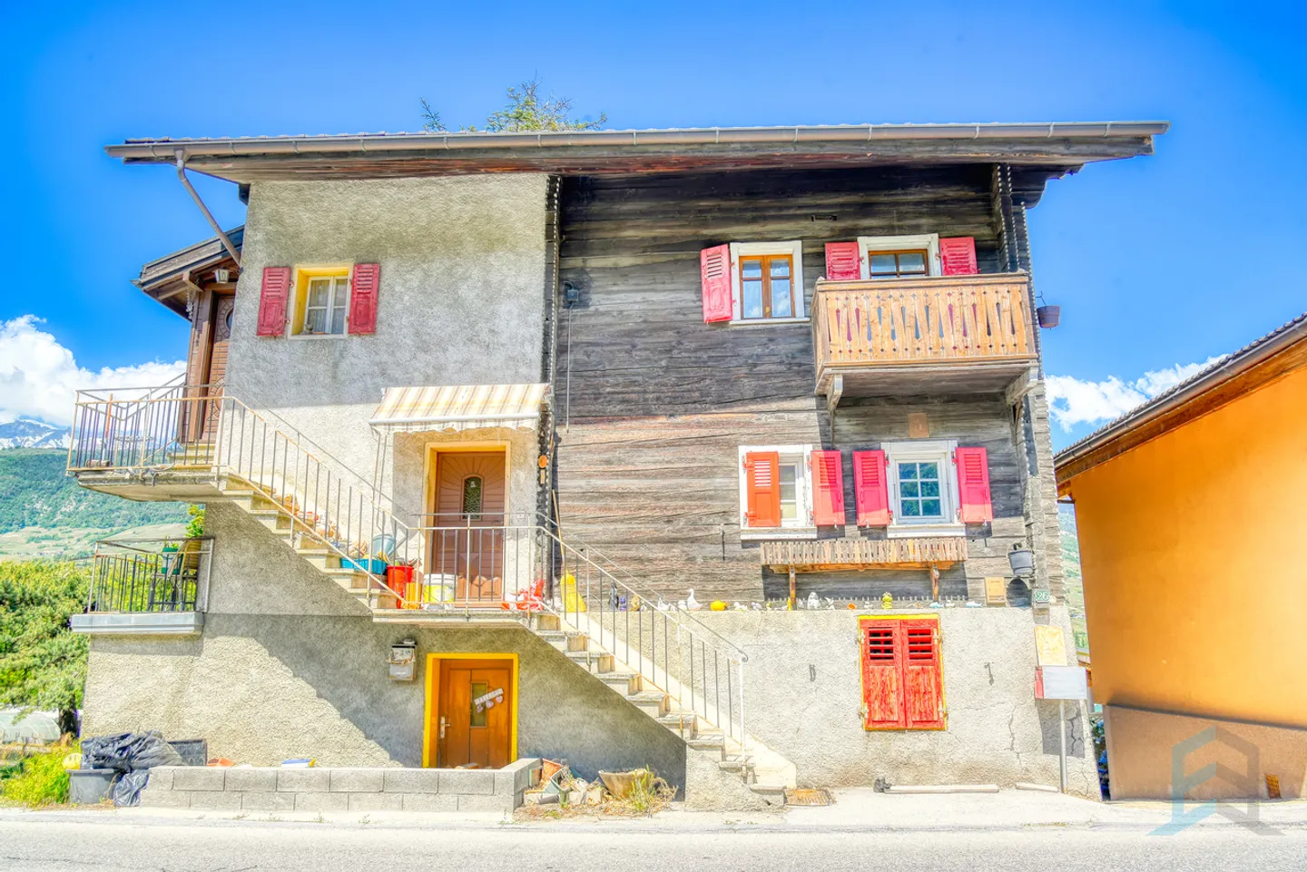 EXCLUSIVITE Immeuble de 3 appartements à rénover au centre du village - Foto 5 di 9