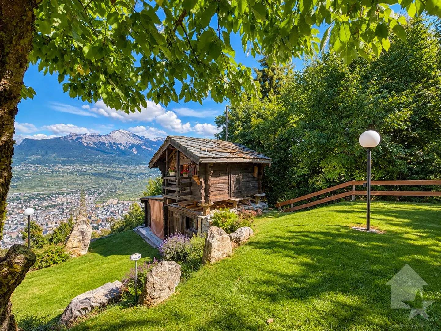 Schönes Haus mit 3 Wohnungen, Garage, Mazot und Carnotzet! - Foto 5 von 13