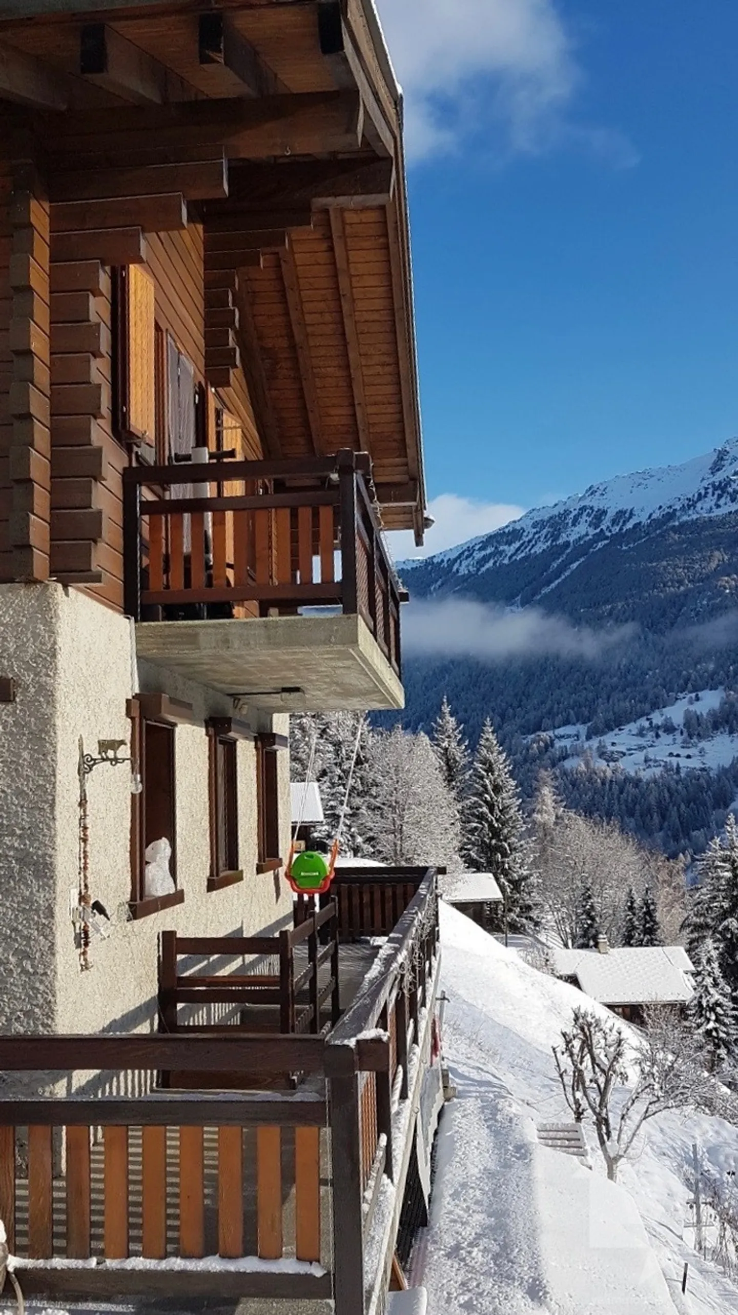 Magnifique chalet avec 2 places de parc extérieures - Foto 3 von 13