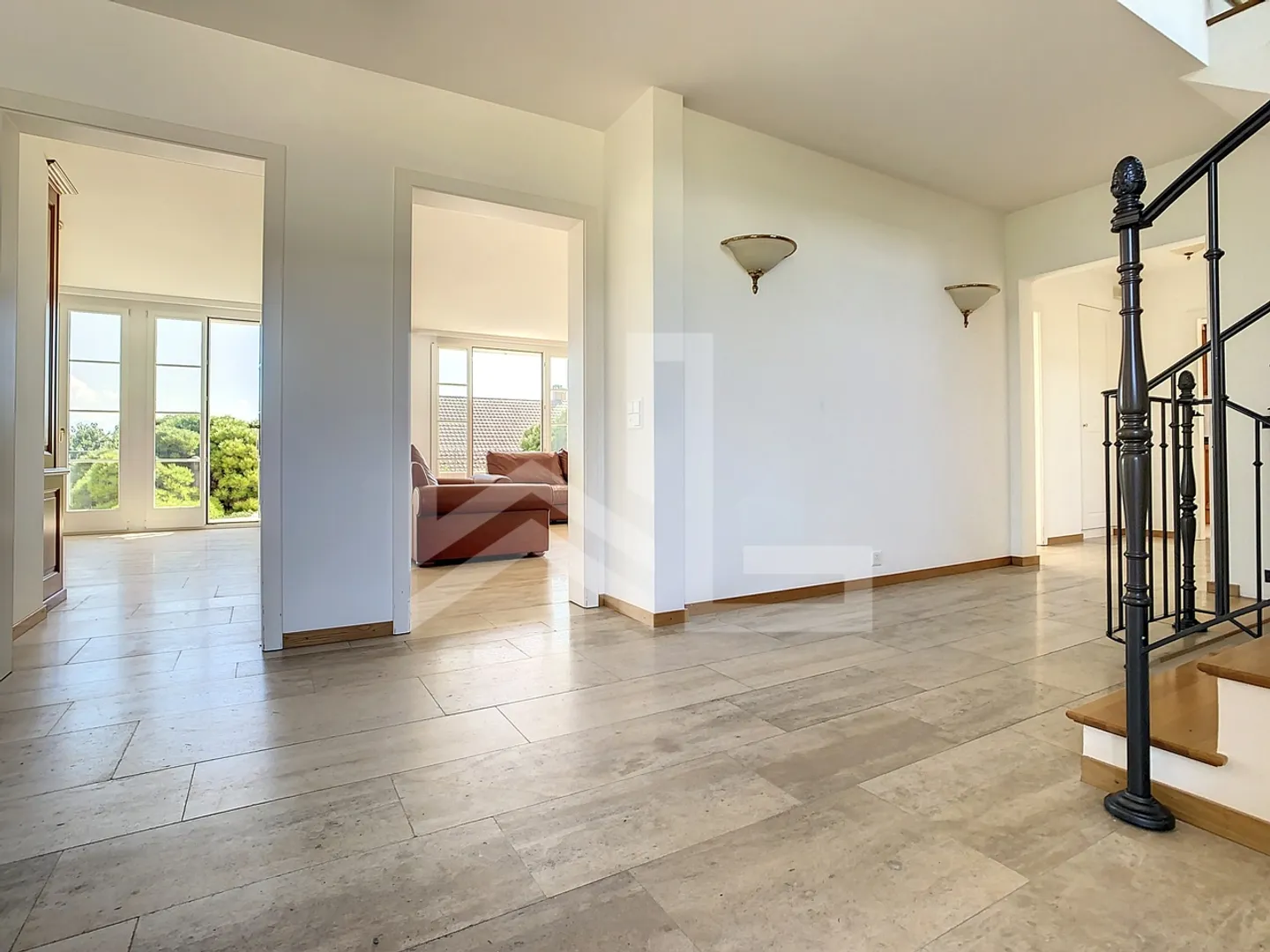 Maison de Luxe avec Piscine Intérieure - Photo 6 sur 13