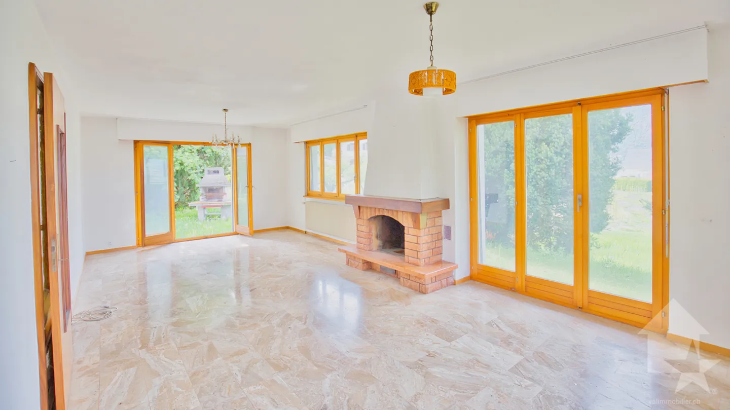 Villa traditionnelle avec grand sous-sol implantée sur une grande parcelle de 1'075 m2 - Photo 10 sur 13