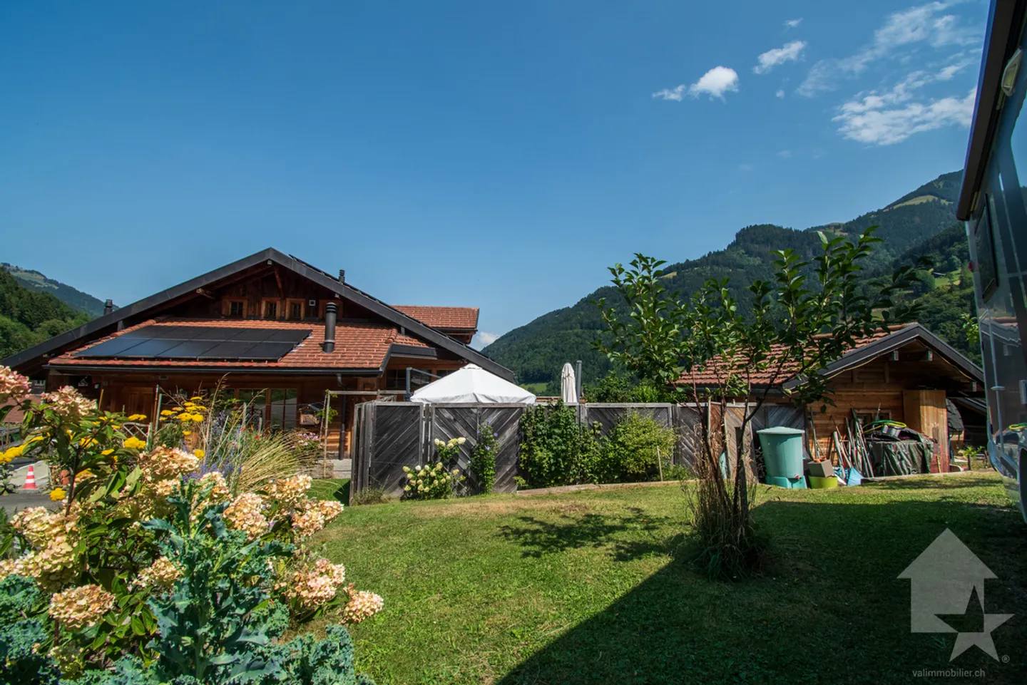 Val-d'Illiez, wunderschönes Chalet mit 3 Wohnungen - Foto 3 von 13