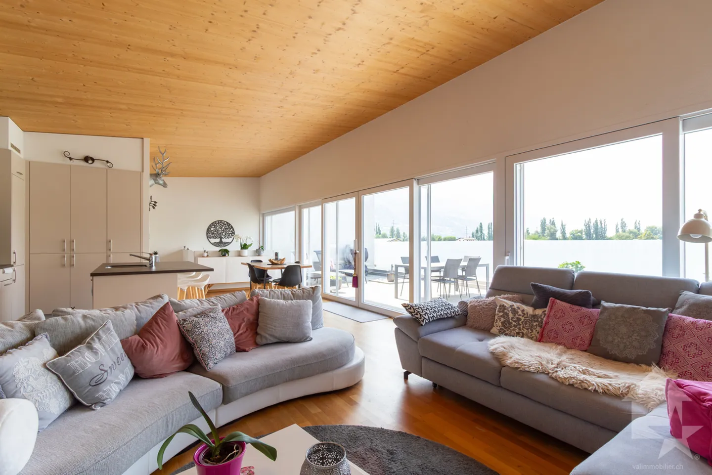 Charmantes 5,5-Zimmer-Penthouse mit Terrasse - Foto 5 von 13