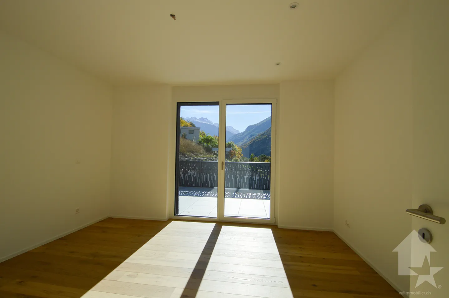 Appartement neuf de 4,5 pièces en hauteur privilégiée - Photo 3 sur 12