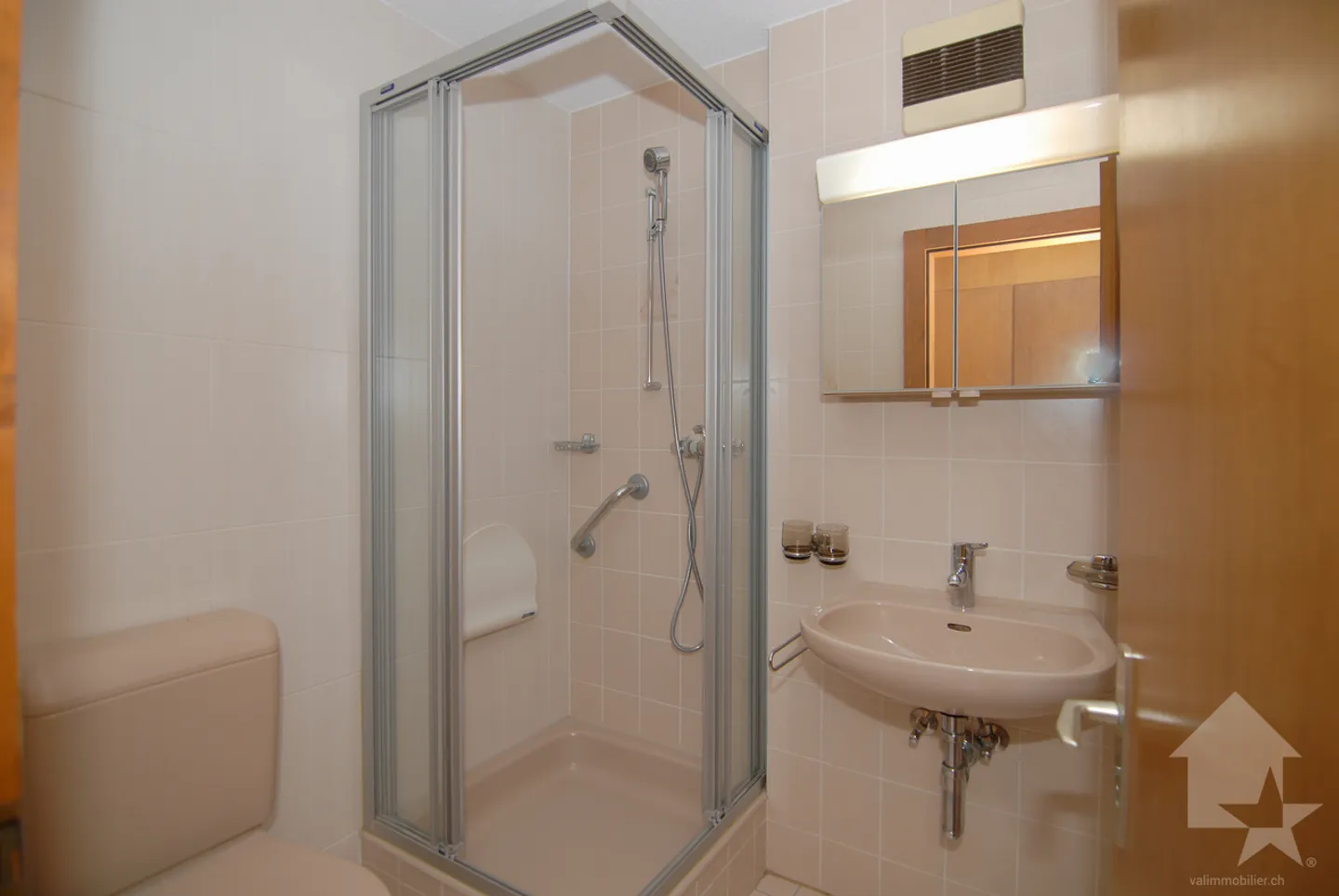 Spacious duplex apartment at the Bains de Saillon - Photo 13 of 13