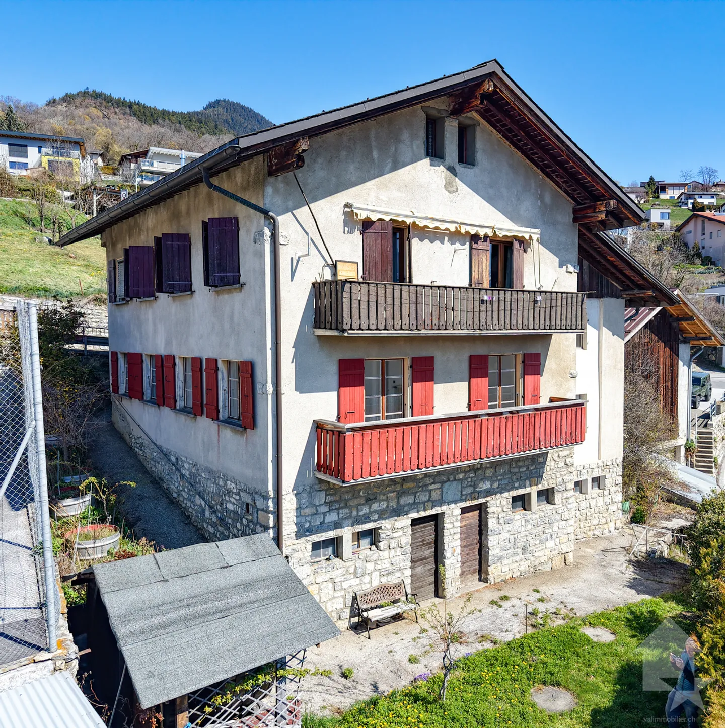 Appartamento di 5.5 locali + fienile/garage, splendida vista, tranquillo, soleggiato - Foto 1 di 13