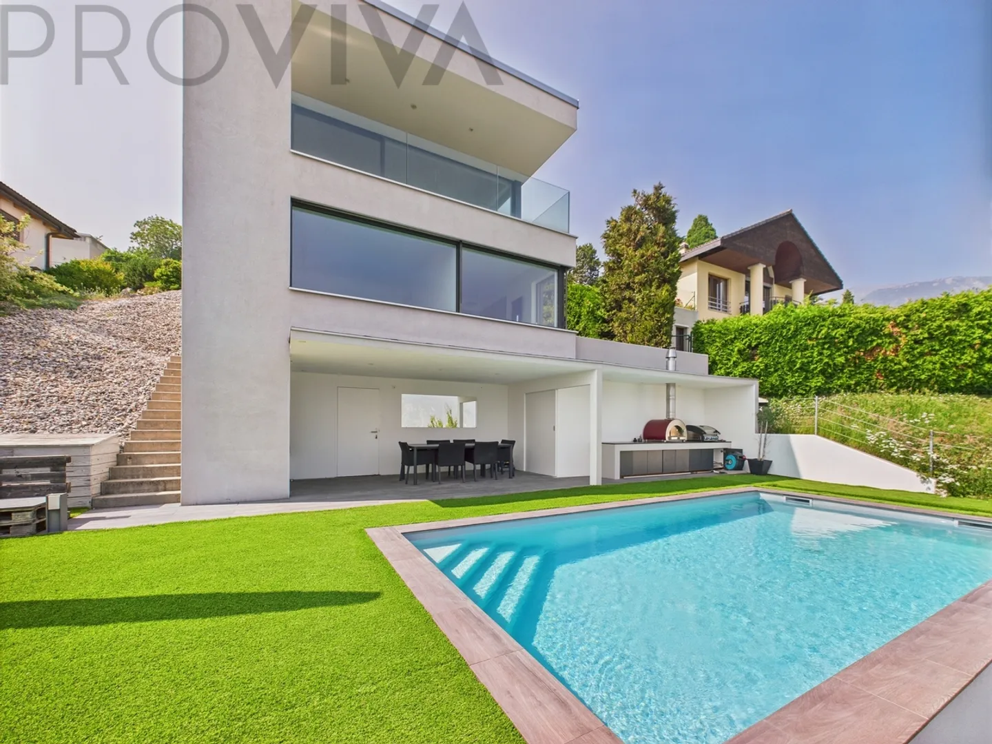 Luxuriöse Villa mit Salzwasserpool und unvergleichlichem Talblick - Foto 2 von 8