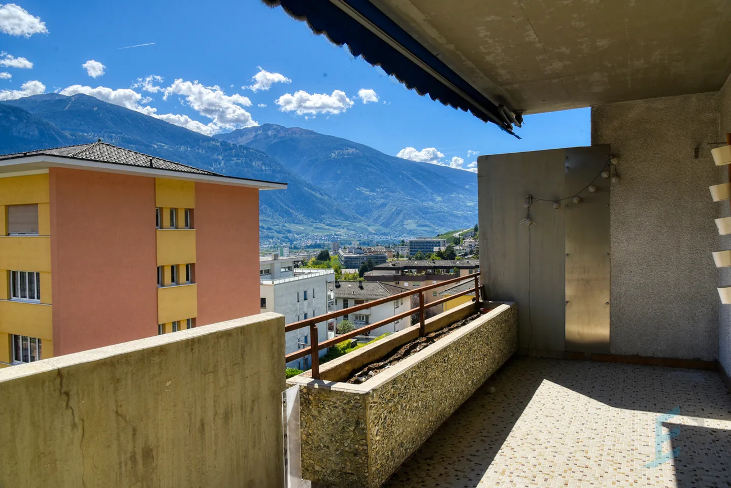 For Rent Spacious renovated 4 ½ room apartment with large balcony - Photo 10 of 13